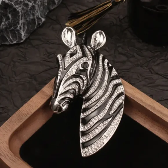 Zebra π¦ Brooch Charm New - Picture 10 of 13